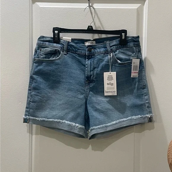 NEW…Kenzie Denim Roll-Cuff Shorts - Picture 4 of 6